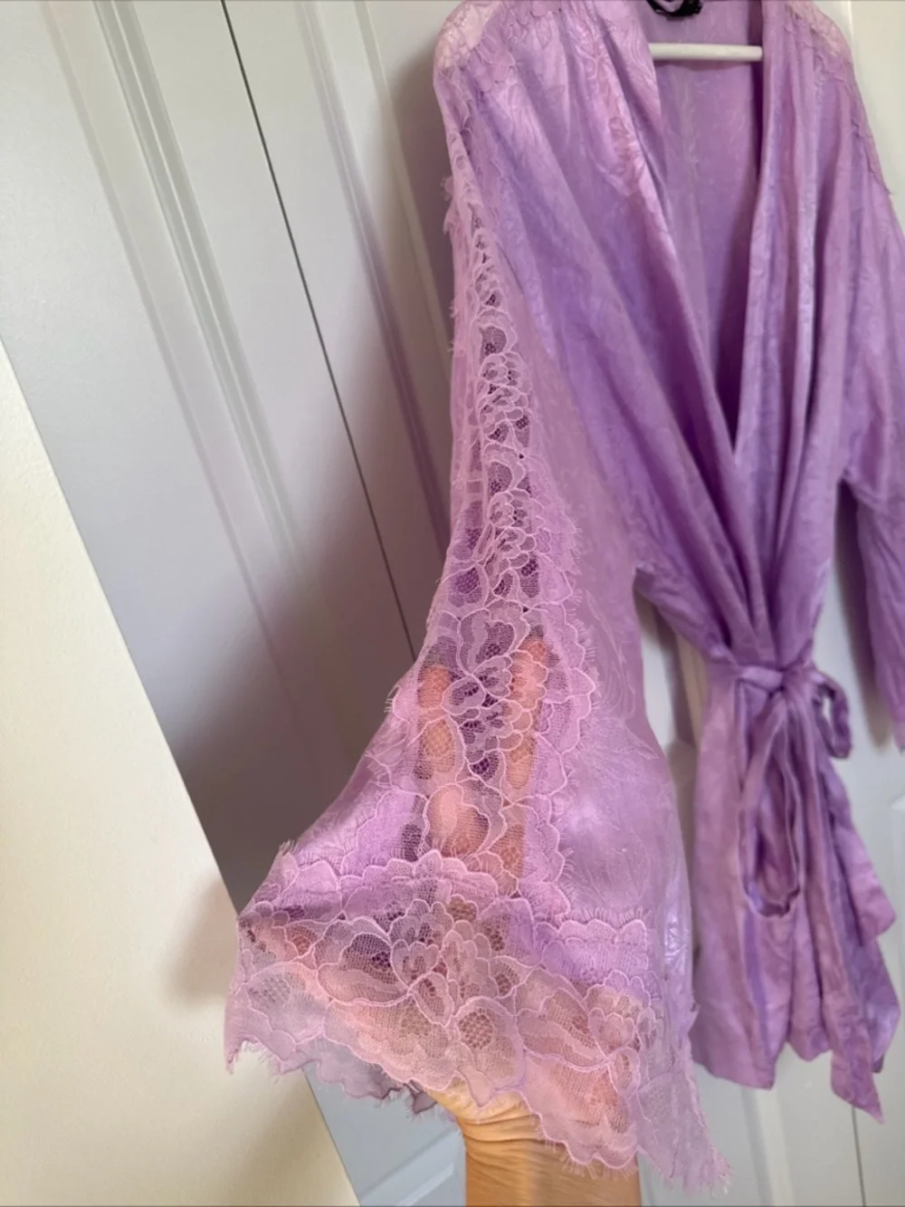 Victoria's Secret Lace Trim Viscose Robe Size M/L Lilac Flowery Pattern Bridal - Picture 4 of 15